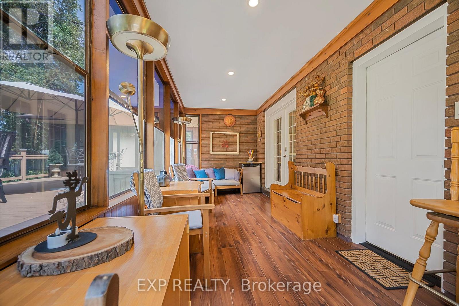 Photo 14 of 15 Hawthorne Road, Cambridge ON