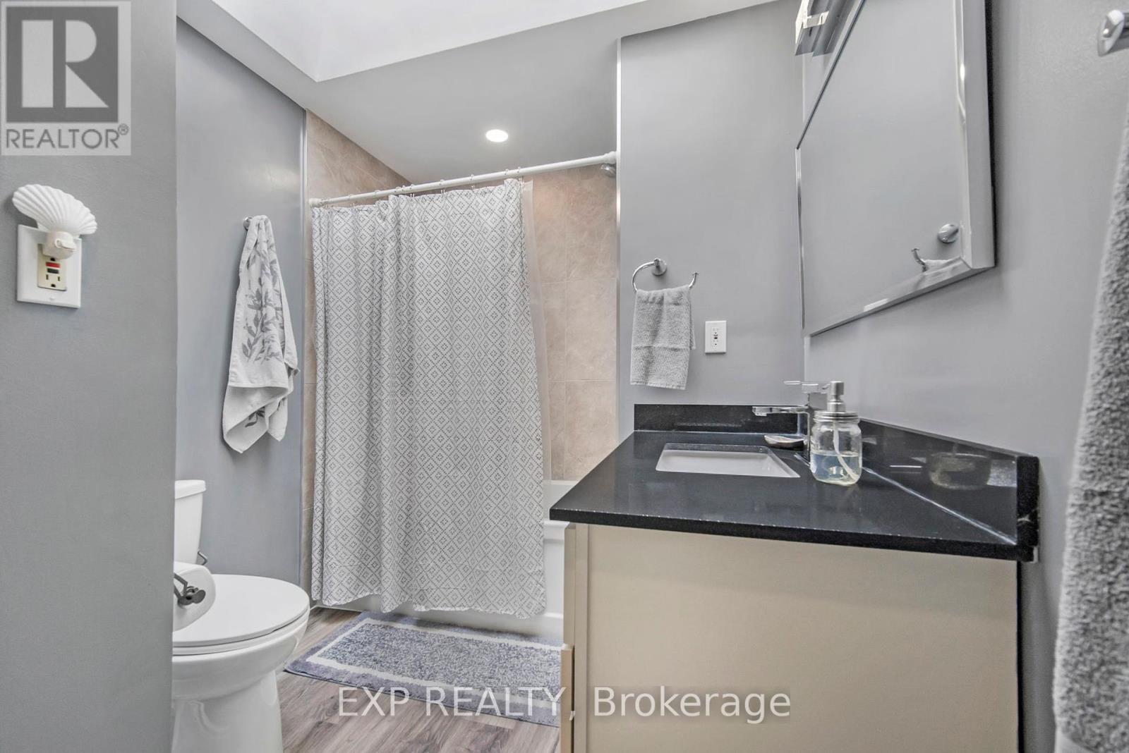 Photo 16 of 15 Hawthorne Road, Cambridge ON