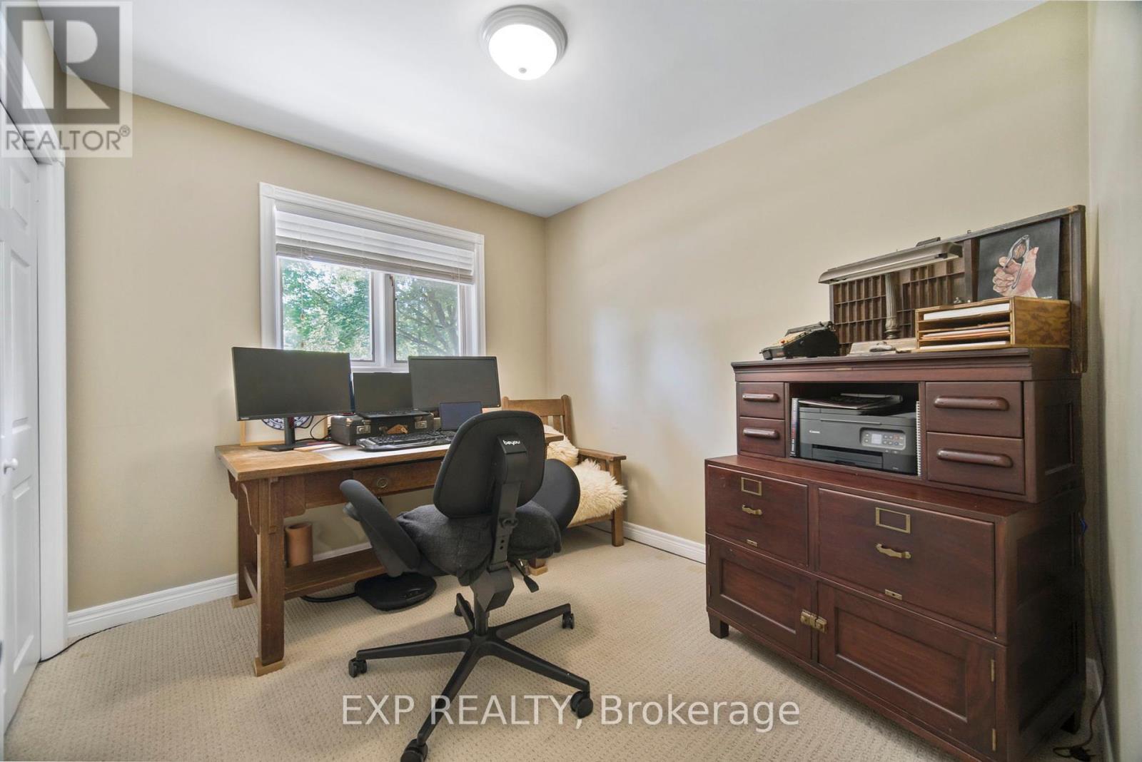 Photo 18 of 15 Hawthorne Road, Cambridge ON