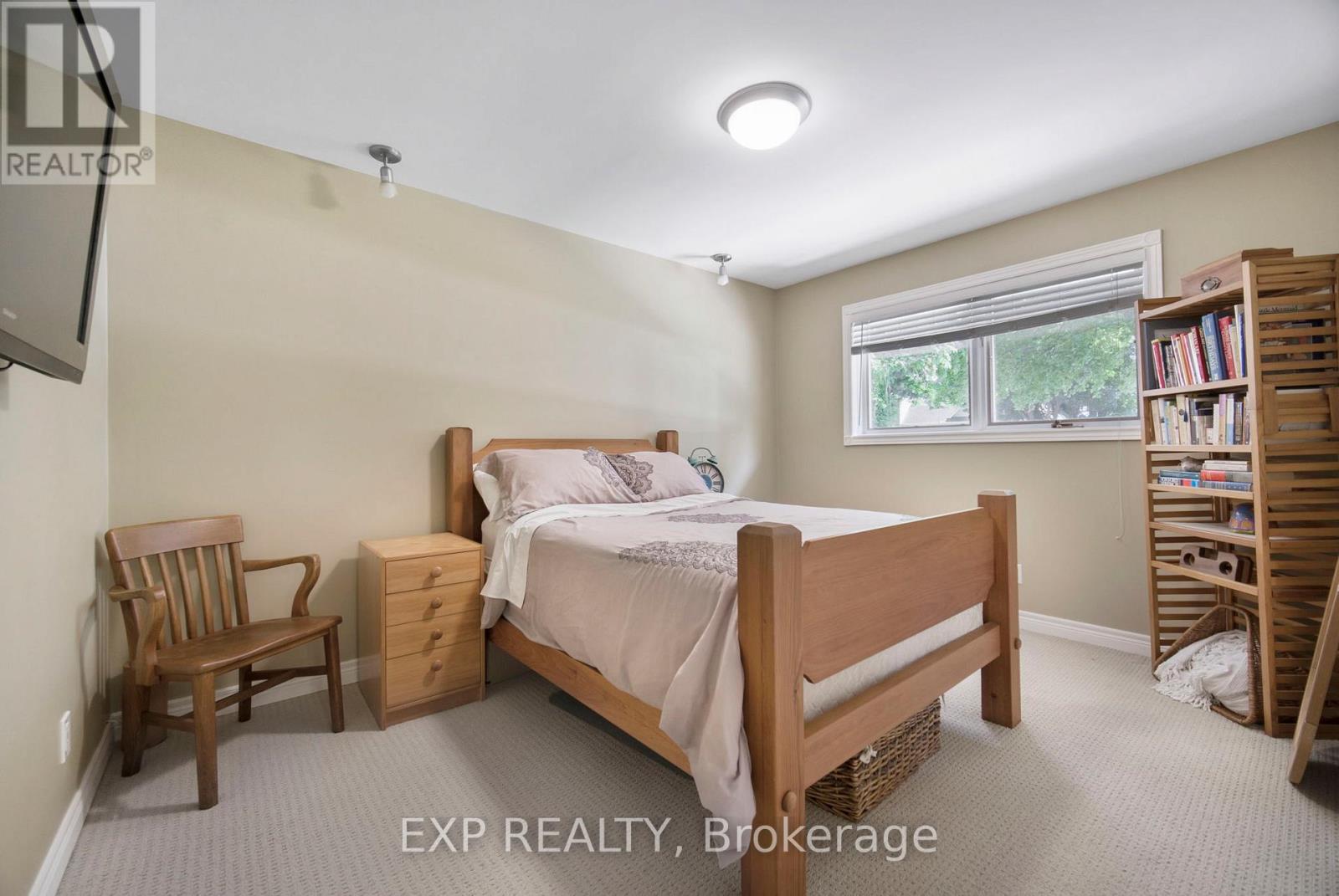 Photo 19 of 15 Hawthorne Road, Cambridge ON
