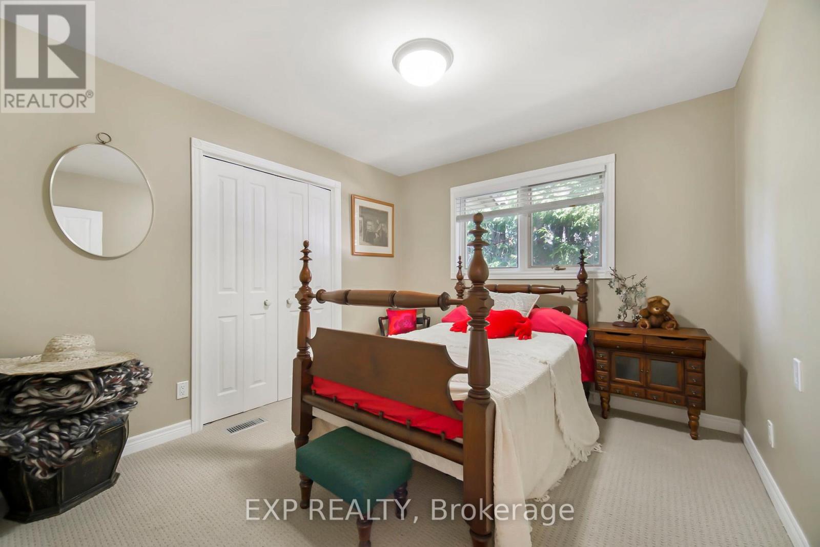 Photo 20 of 15 Hawthorne Road, Cambridge ON