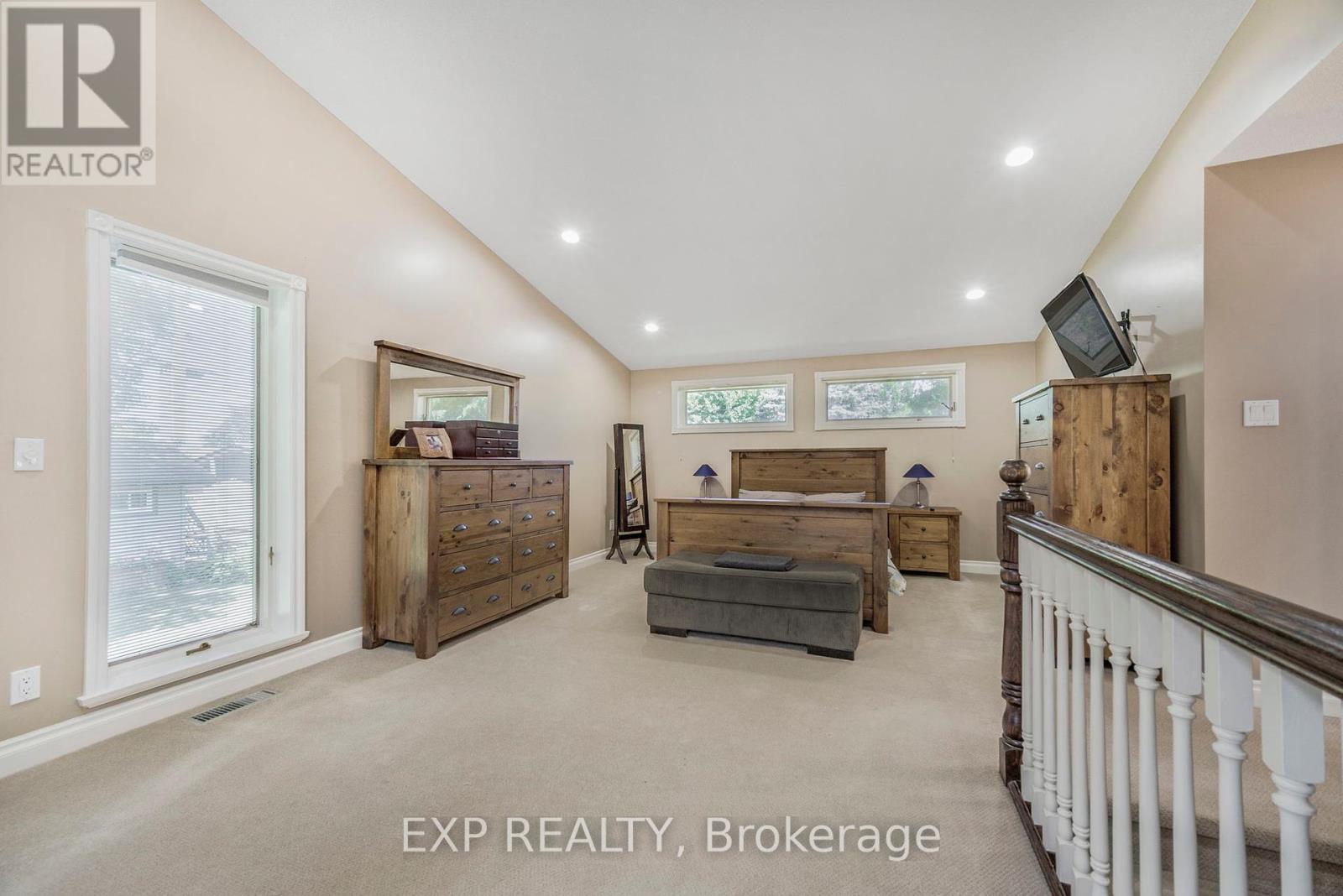 Photo 21 of 15 Hawthorne Road, Cambridge ON