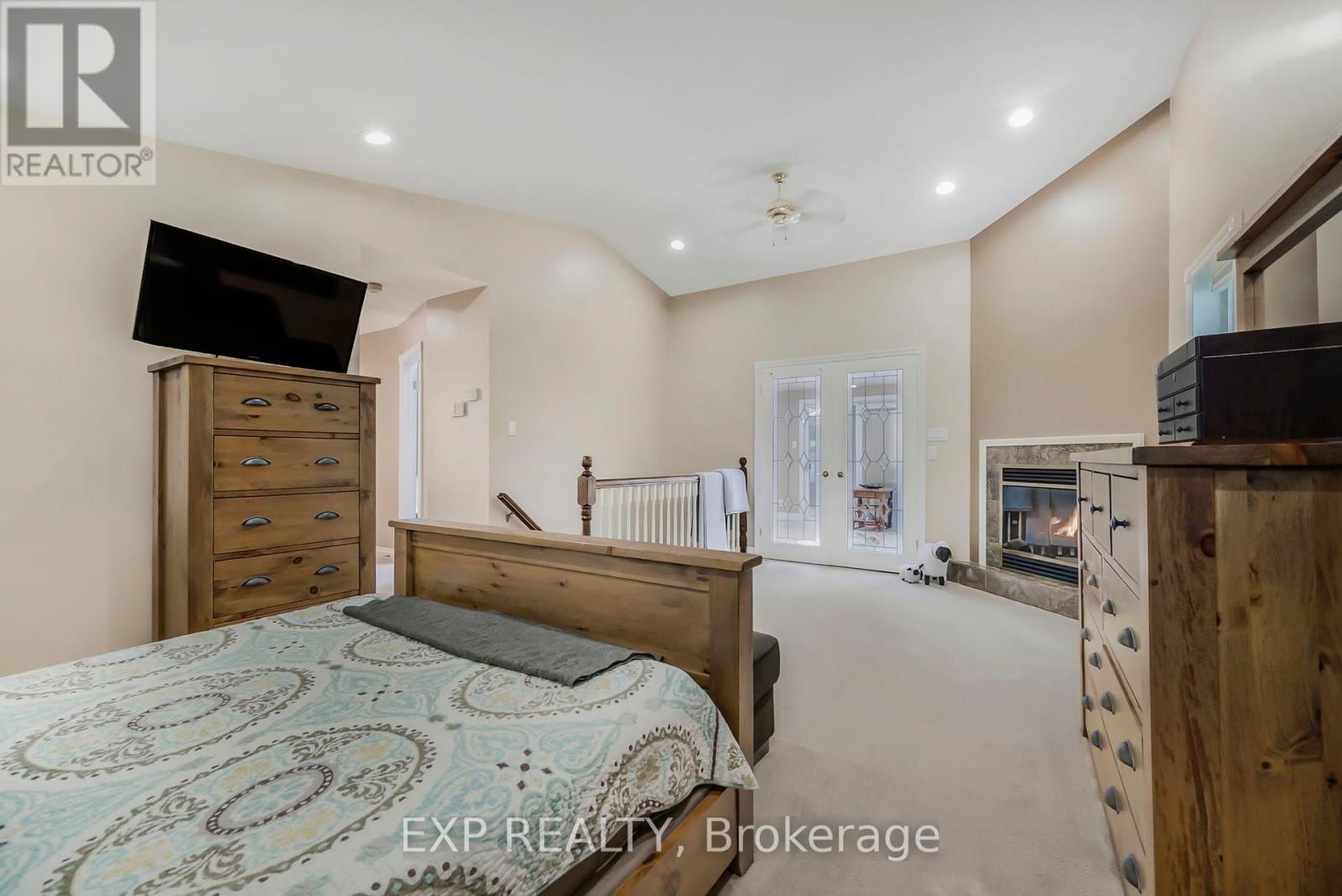 Photo 22 of 15 Hawthorne Road, Cambridge ON