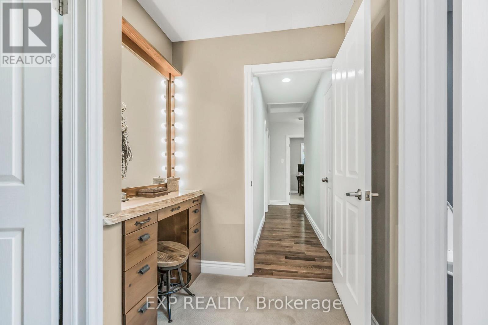Photo 23 of 15 Hawthorne Road, Cambridge ON