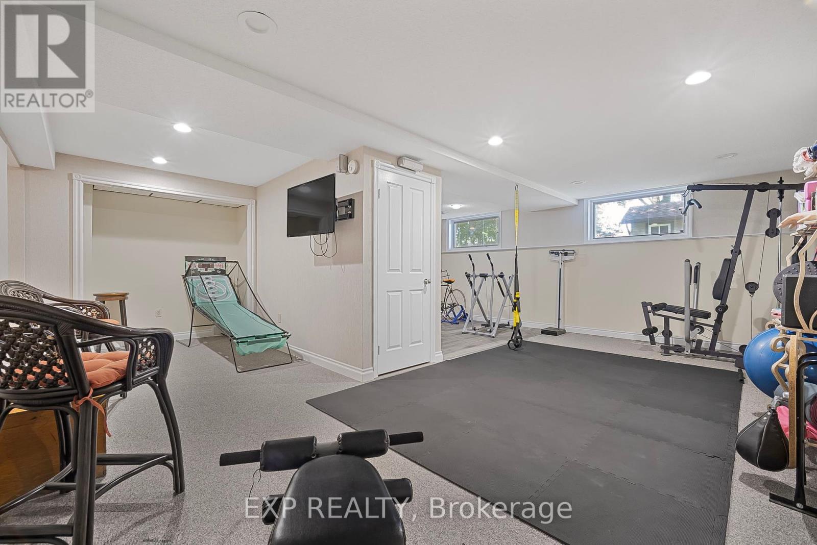 Photo 31 of 15 Hawthorne Road, Cambridge ON