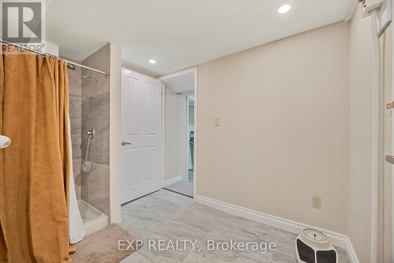 Photo 33 of 15 Hawthorne Road, Cambridge ON
