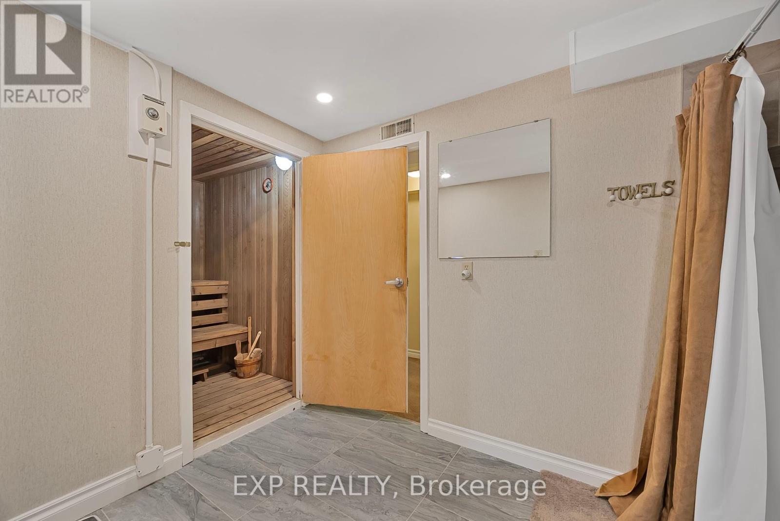 Photo 34 of 15 Hawthorne Road, Cambridge ON