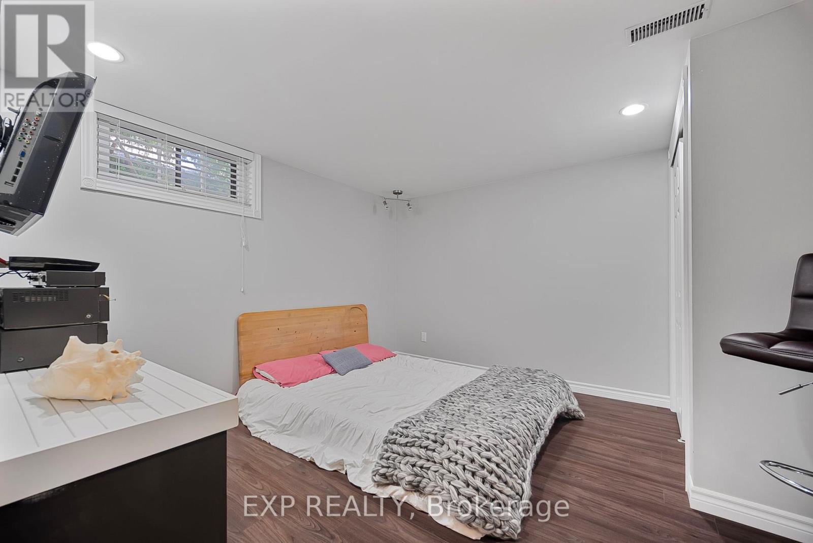 Photo 36 of 15 Hawthorne Road, Cambridge ON