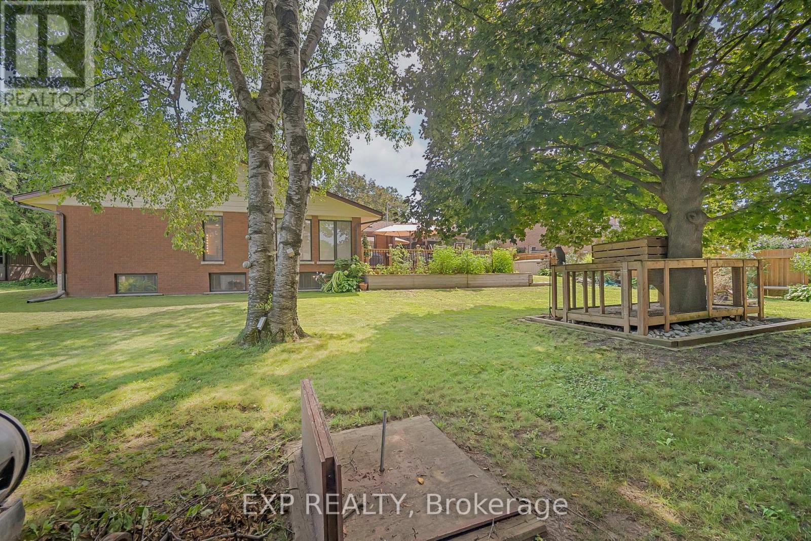 Photo 41 of 15 Hawthorne Road, Cambridge ON