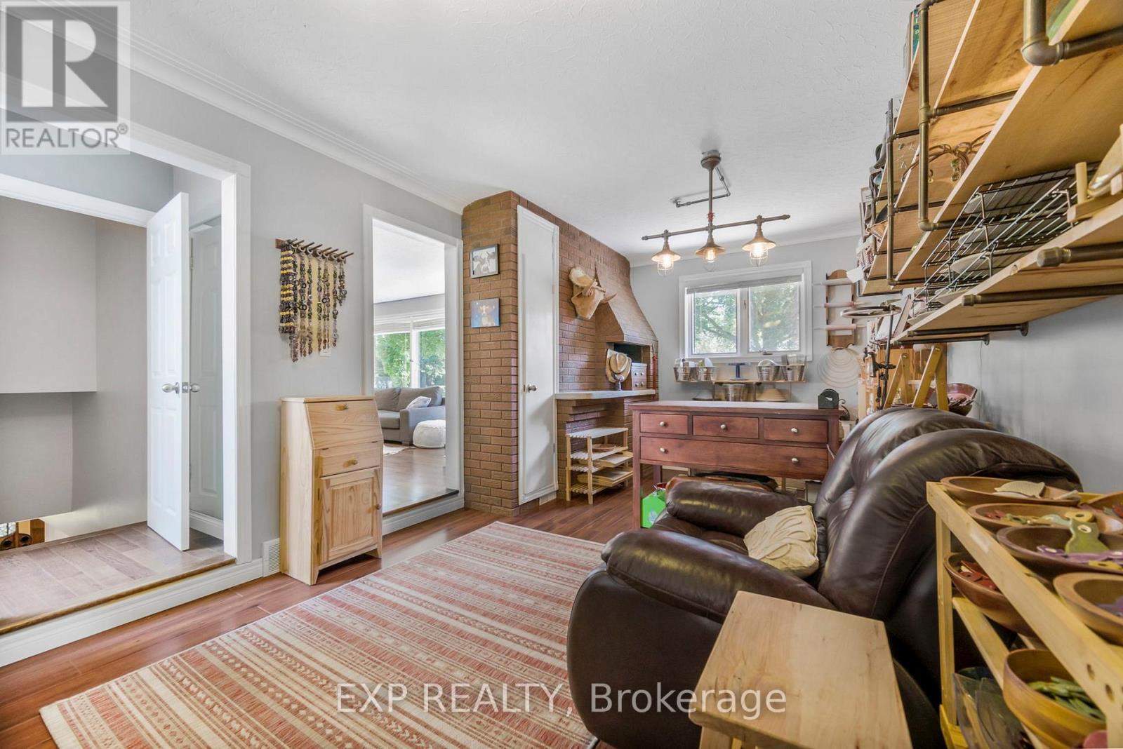 Photo 6 of 15 Hawthorne Road, Cambridge ON