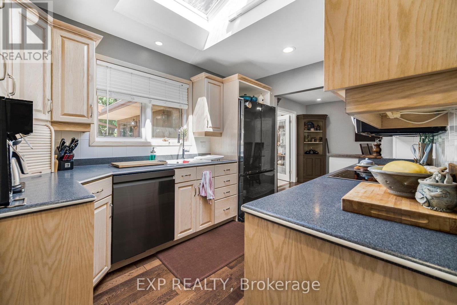 Photo 8 of 15 Hawthorne Road, Cambridge ON