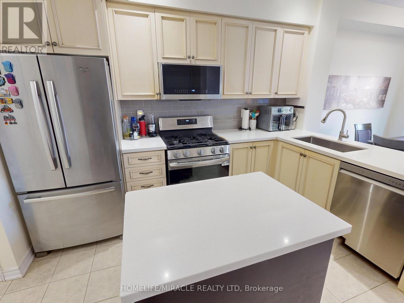 Photo 10 of 43 515 Winston Road, Grimsby ON