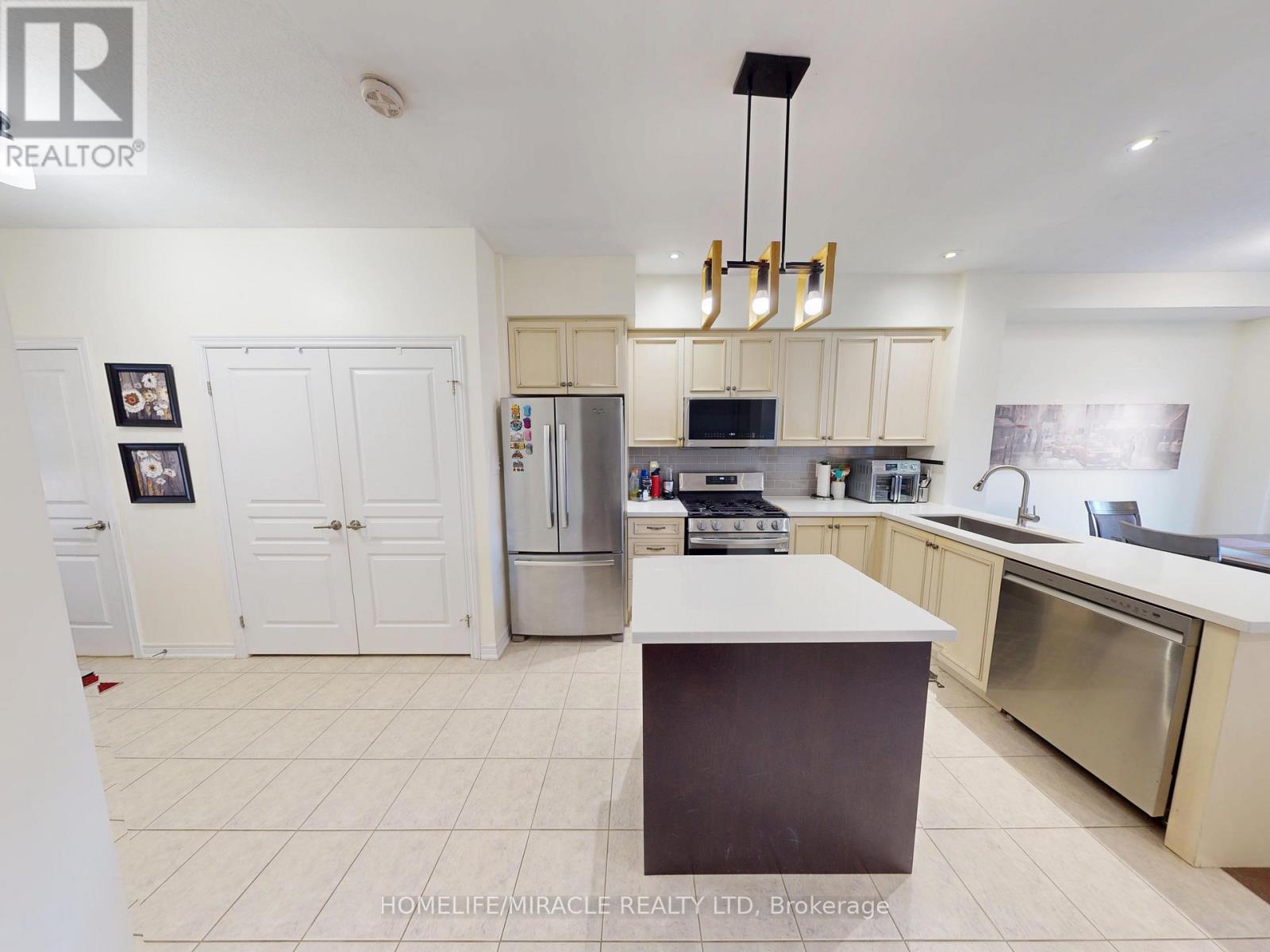 Photo 15 of 43 515 Winston Road, Grimsby ON