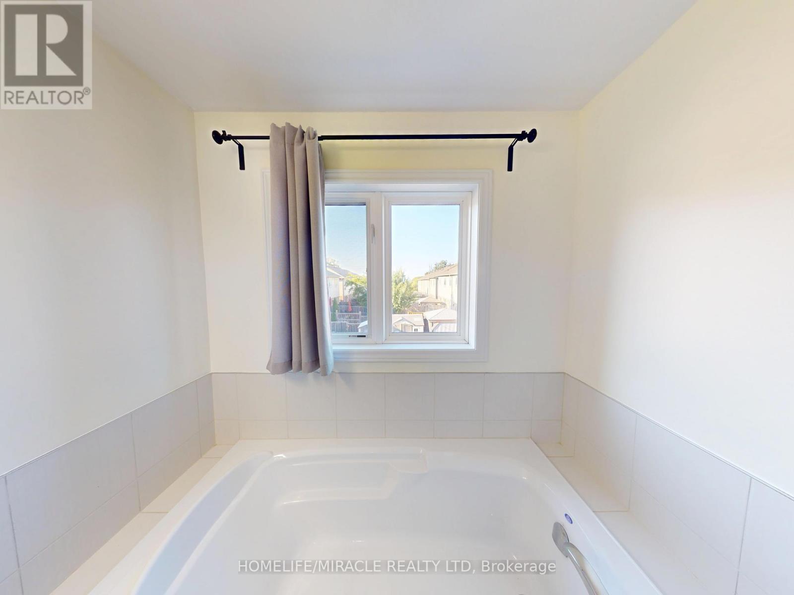 Photo 31 of 43 515 Winston Road, Grimsby ON