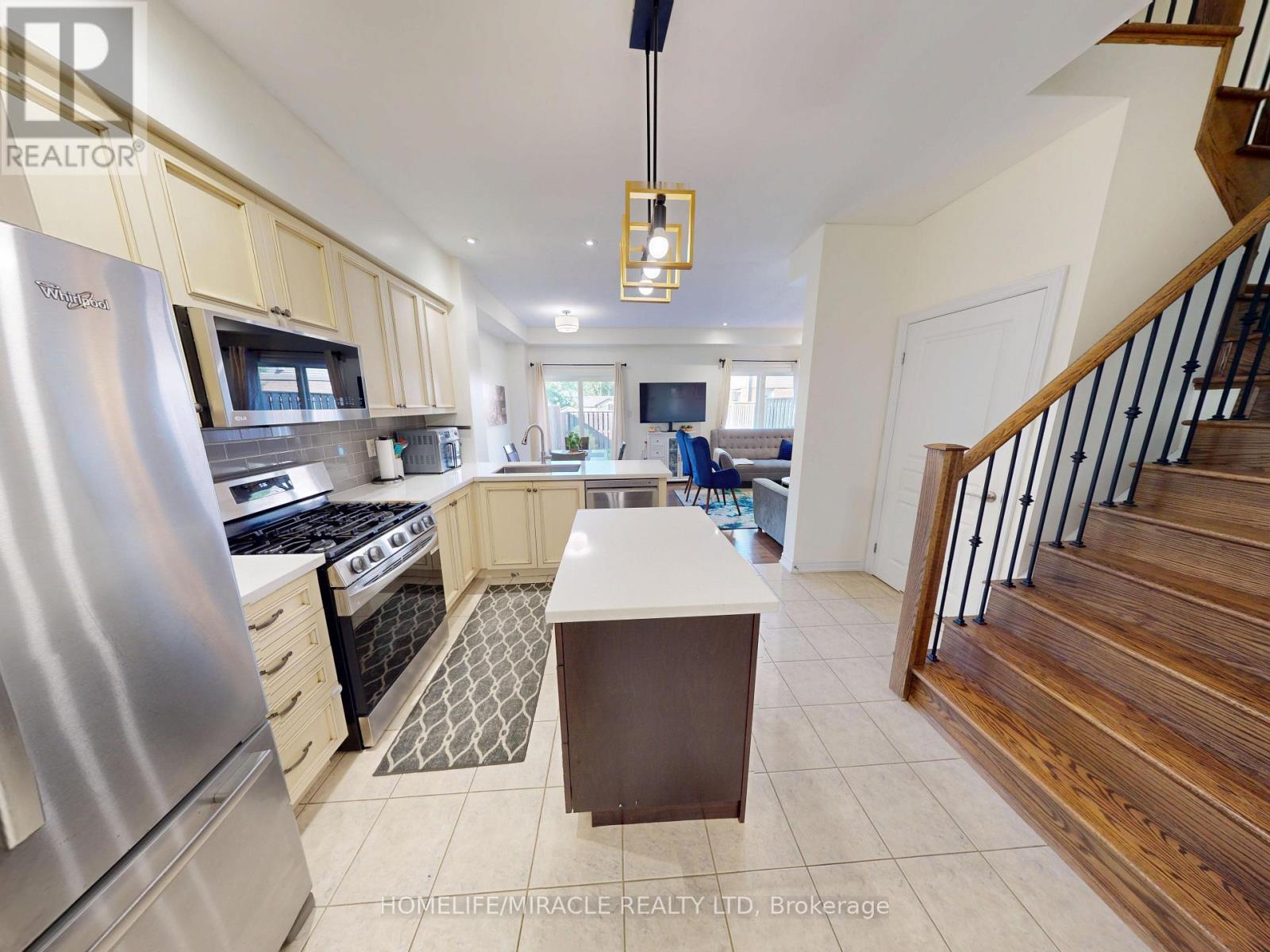 Photo 7 of 43 515 Winston Road, Grimsby ON