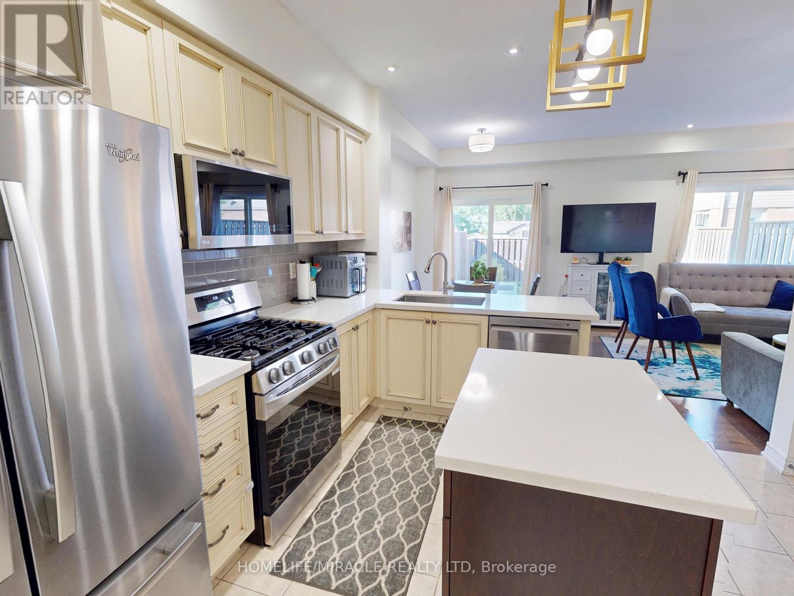 Photo 8 of 43 515 Winston Road, Grimsby ON