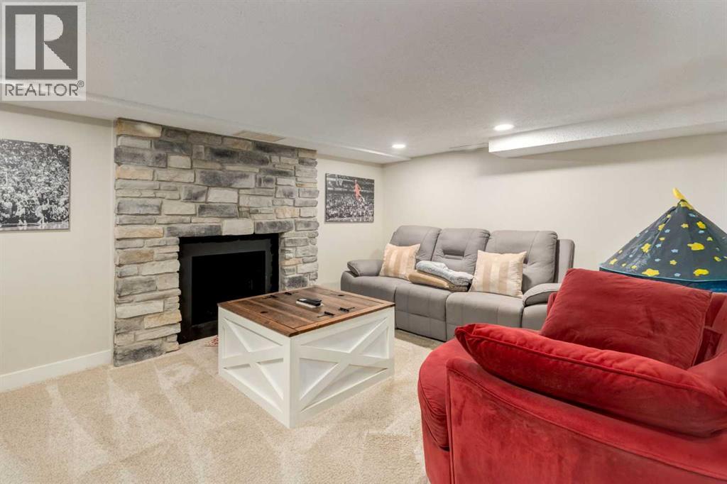 Single Family House for Sale in  Silvergrove Drive NW Silver Springs Calgary 