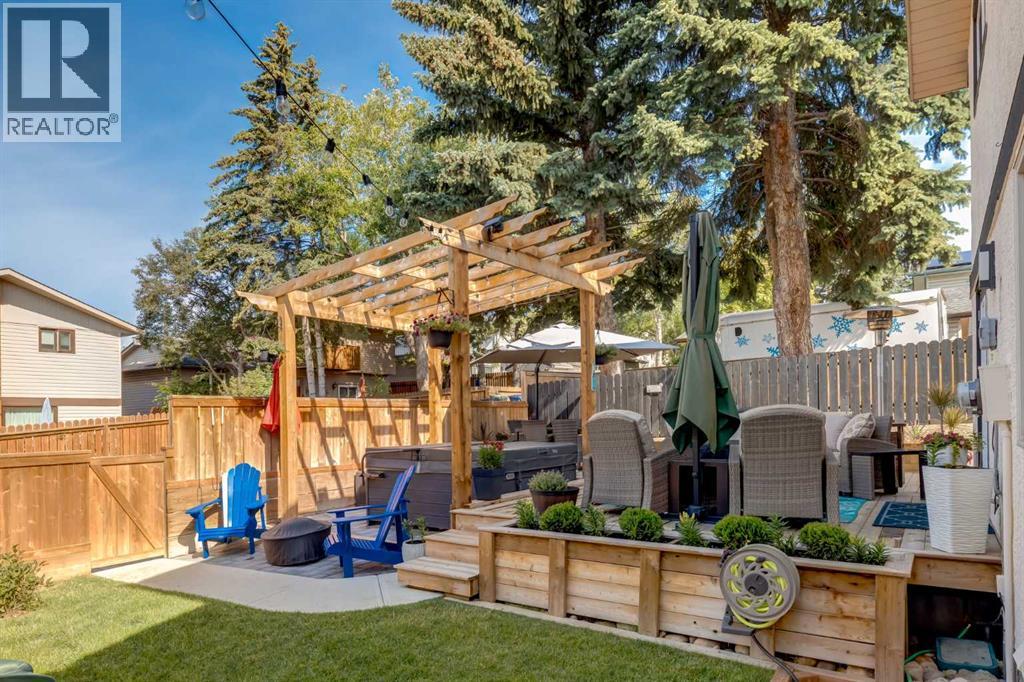 585 Silvergrove Drive NW, Calgary, Alberta