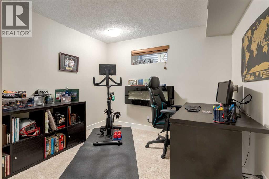 Single Family House for Sale in  Silvergrove Drive NW Silver Springs Calgary 