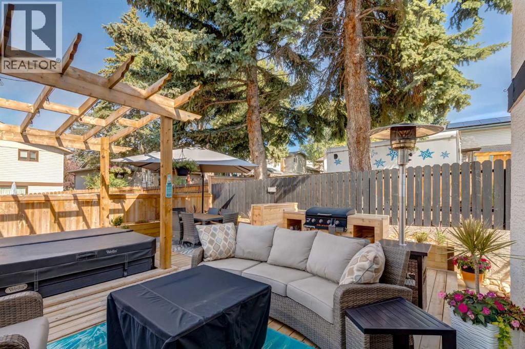 Single Family House for Sale in  Silvergrove Drive NW Silver Springs Calgary 