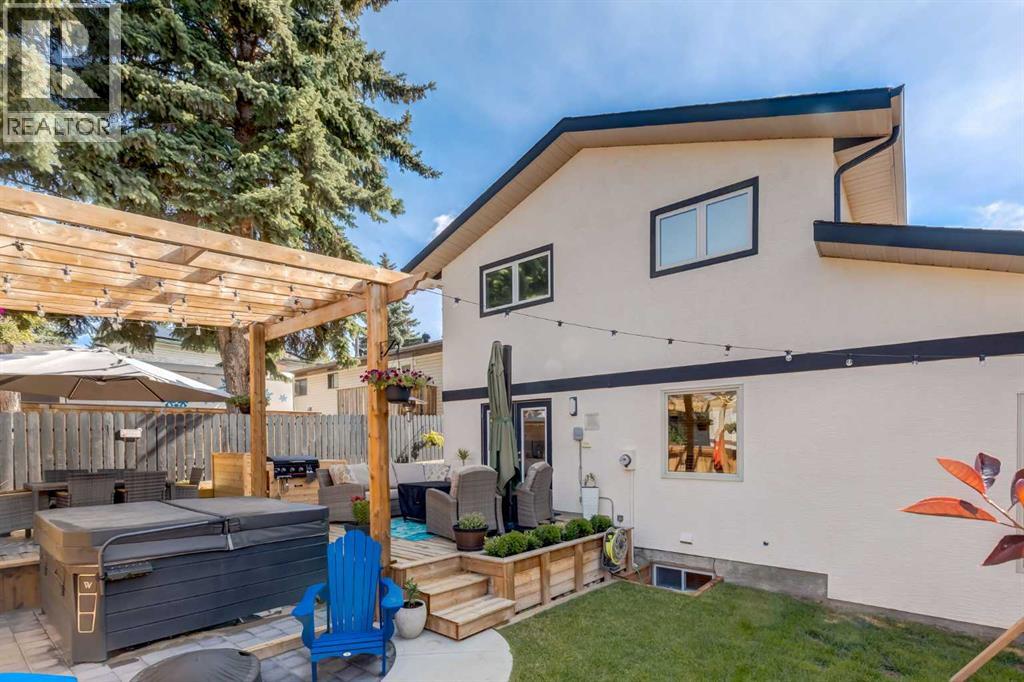 Single Family House for Sale in  Silvergrove Drive NW Silver Springs Calgary 