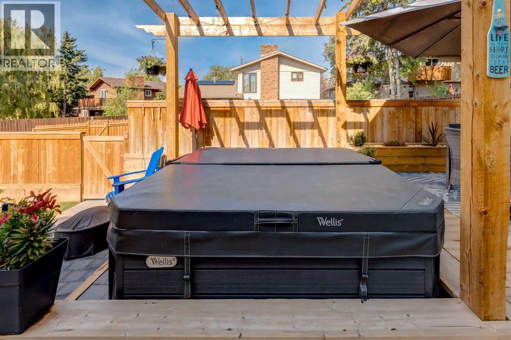 Single Family House for Sale in  Silvergrove Drive NW Silver Springs Calgary 