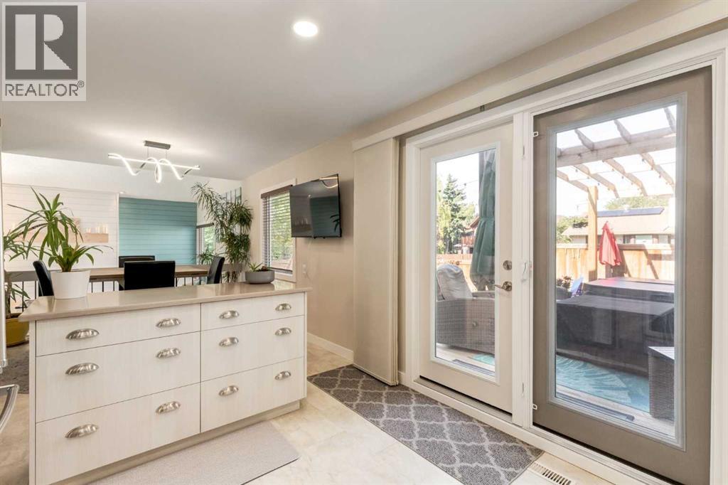 Single Family House for Sale in  Silvergrove Drive NW Silver Springs Calgary 