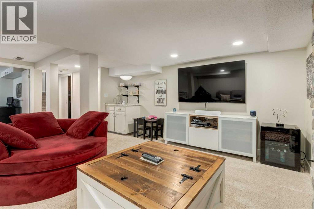 Single Family House for Sale in  Silvergrove Drive NW Silver Springs Calgary 