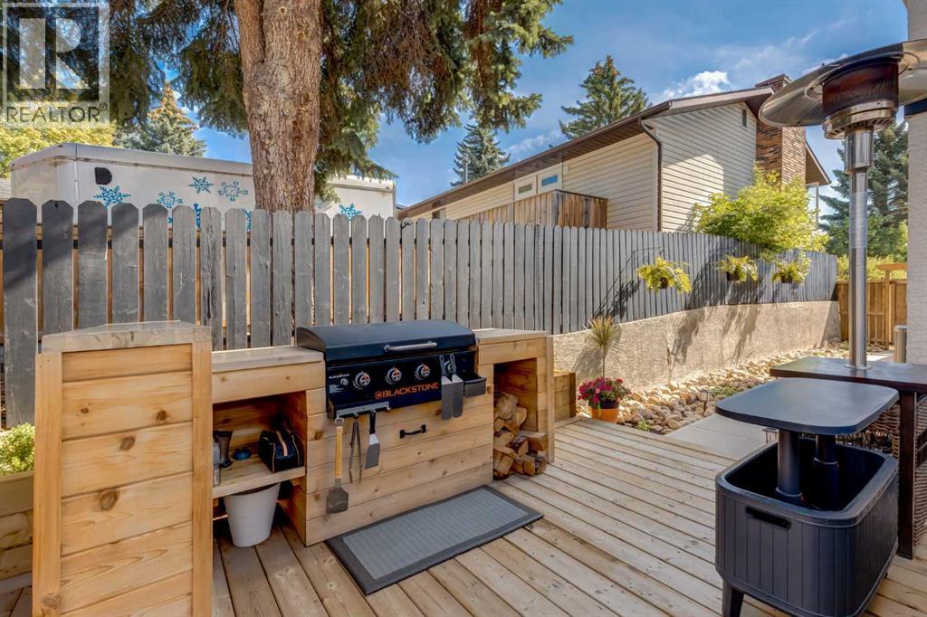 Single Family House for Sale in  Silvergrove Drive NW Silver Springs Calgary 