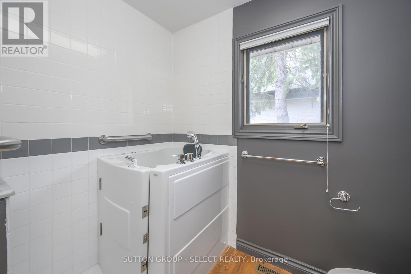 Photo 32 of 5 10 Mackellar Avenue, London North ON