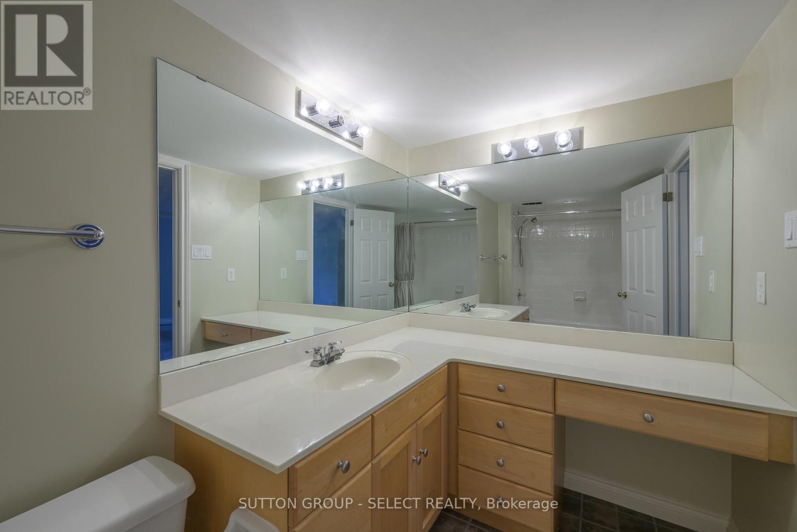 Photo 39 of 5 10 Mackellar Avenue, London North ON
