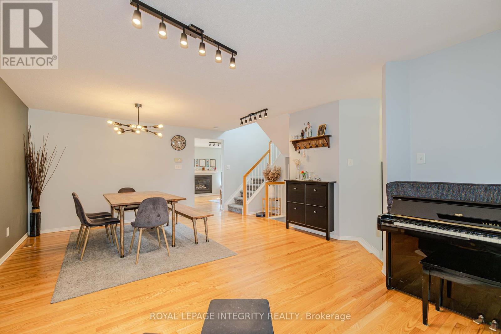 Photo 10 of 2123 Esprit Drive, Ottawa ON