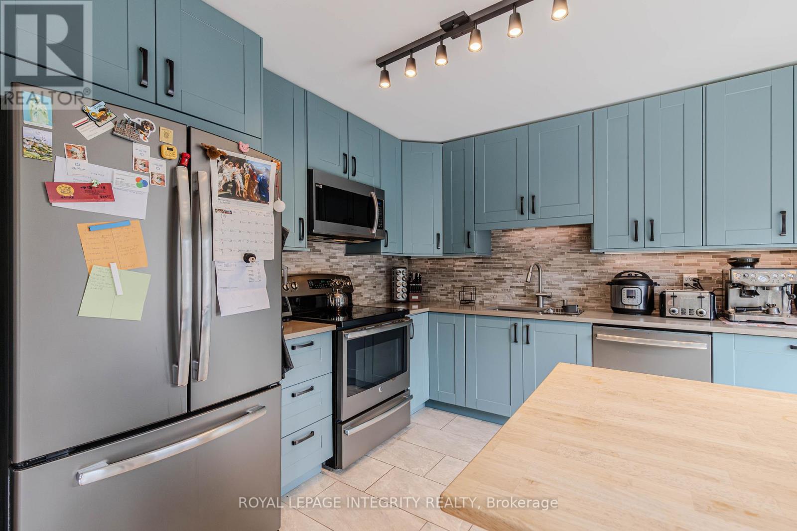 Photo 23 of 2123 Esprit Drive, Ottawa ON