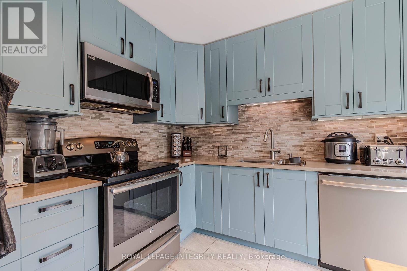Photo 24 of 2123 Esprit Drive, Ottawa ON