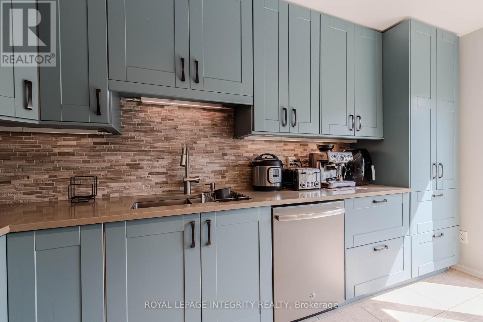 Photo 25 of 2123 Esprit Drive, Ottawa ON