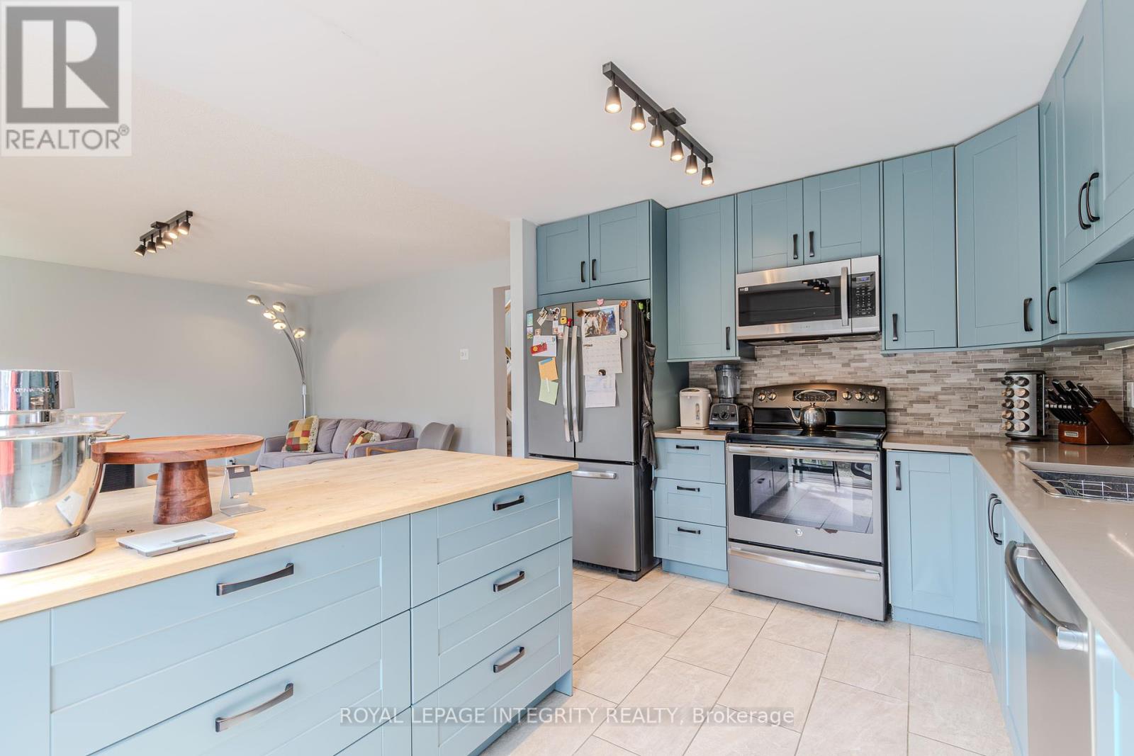 Photo 26 of 2123 Esprit Drive, Ottawa ON
