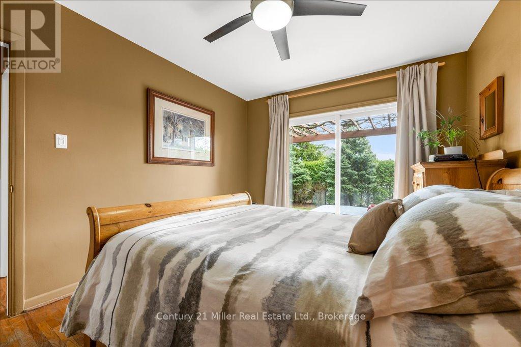 Photo 14 of 1504 Bridge Road, Oakville ON