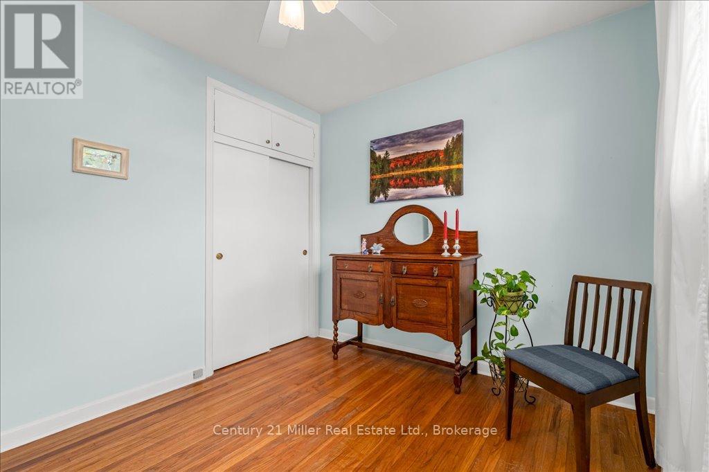 Photo 15 of 1504 Bridge Road, Oakville ON