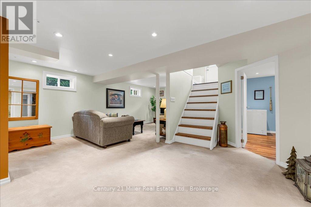 Photo 10 of 1504 Bridge Road, Oakville ON