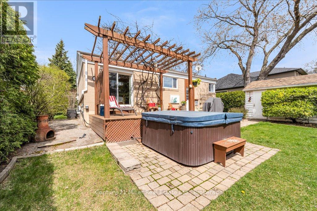 Photo 32 of 1504 Bridge Road, Oakville ON