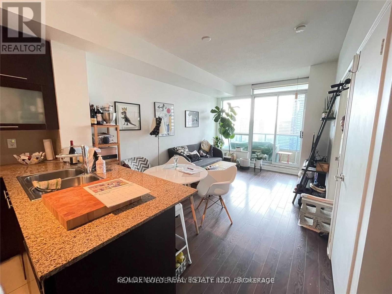 Photo 2 of 2112 500 Sherbourne Street, Toronto ON