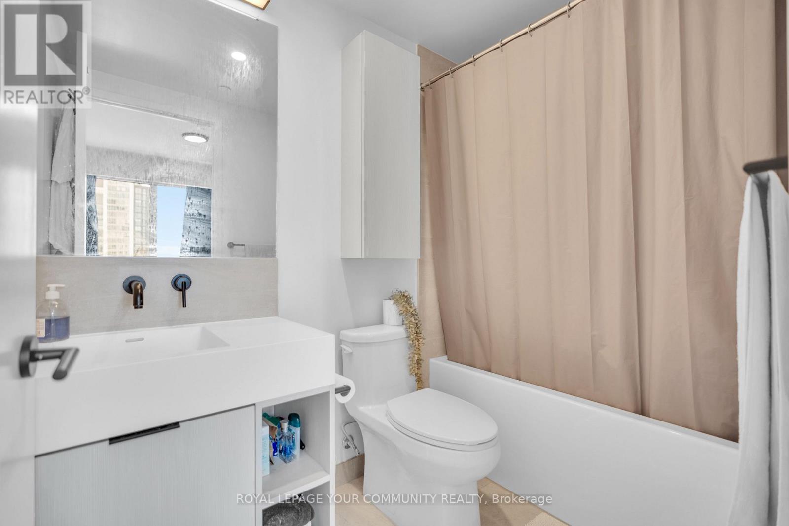 Photo 10 of 3307 108 Peter Street, Toronto ON