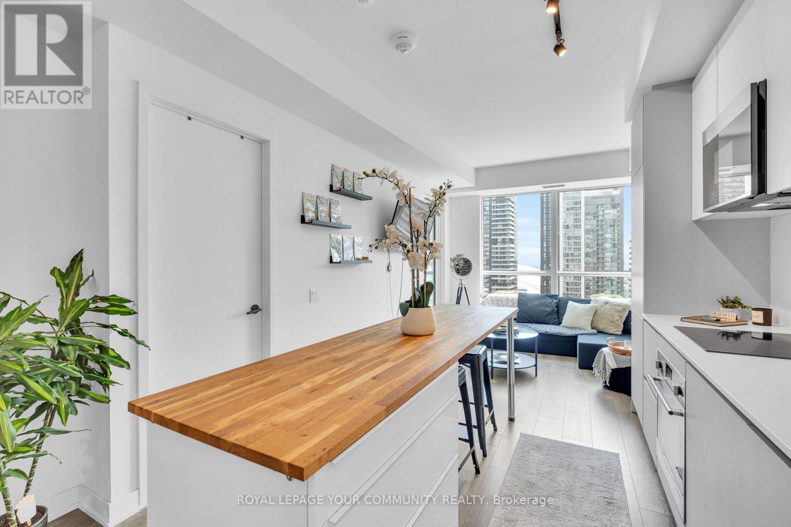 Photo 4 of 3307 108 Peter Street, Toronto ON