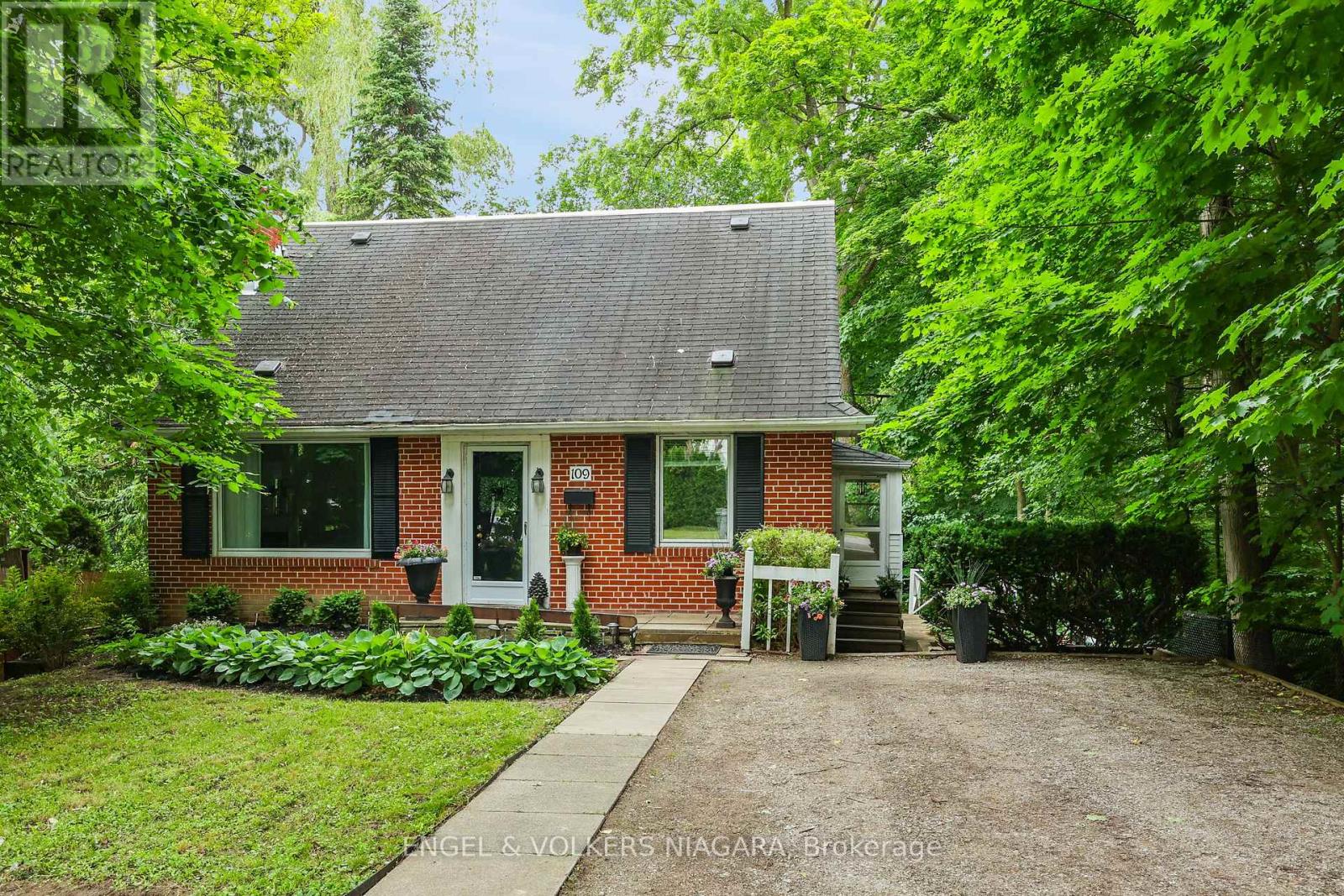 Photo 6 of 109 Centre Street, Vaughan ON