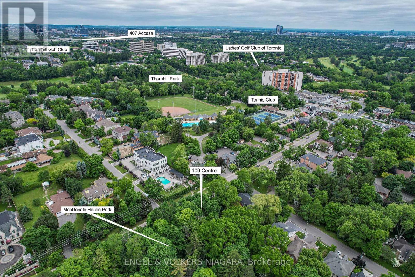 Photo 3 of 109 Centre Street, Vaughan ON