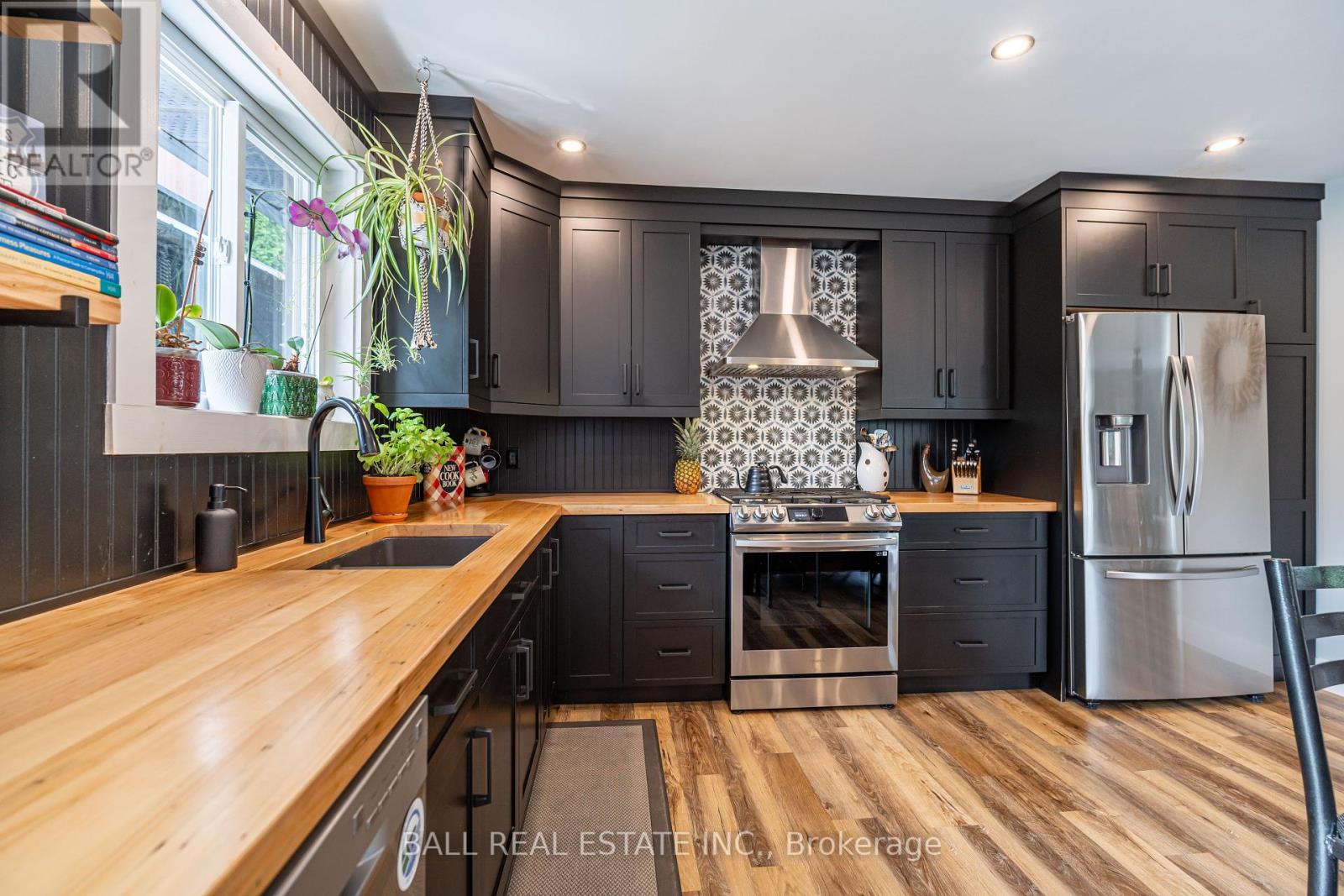 Photo 2 of 39 Bishop Street, Selwyn ON