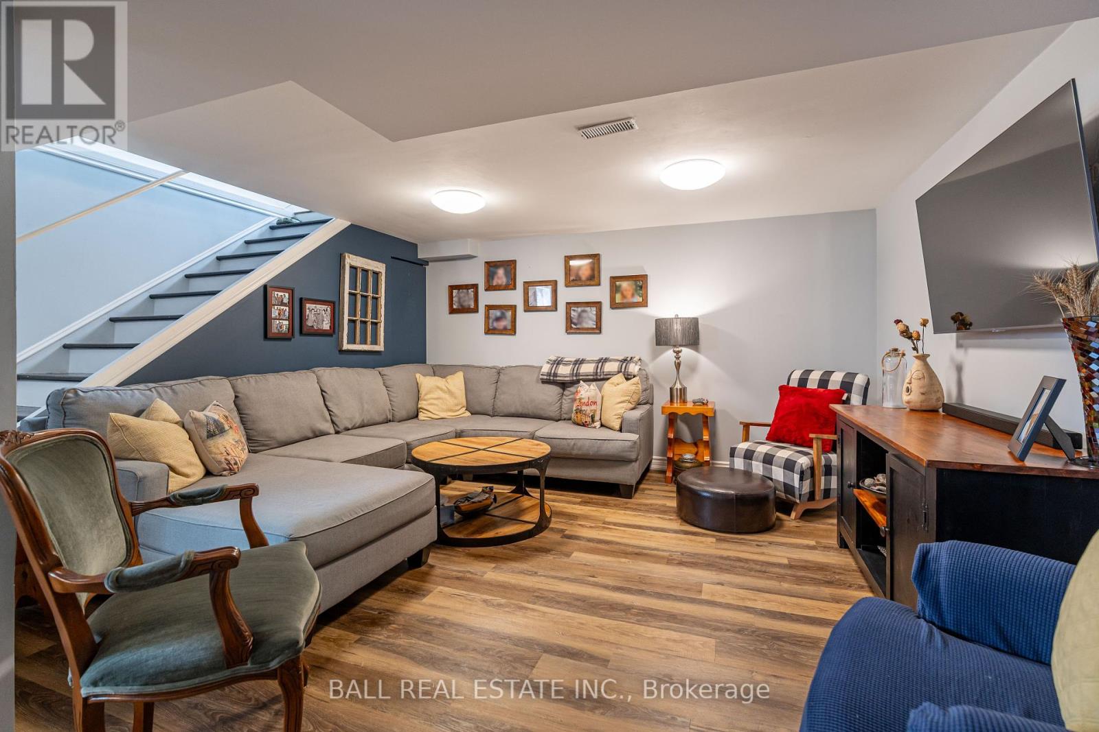 Photo 5 of 39 Bishop Street, Selwyn ON