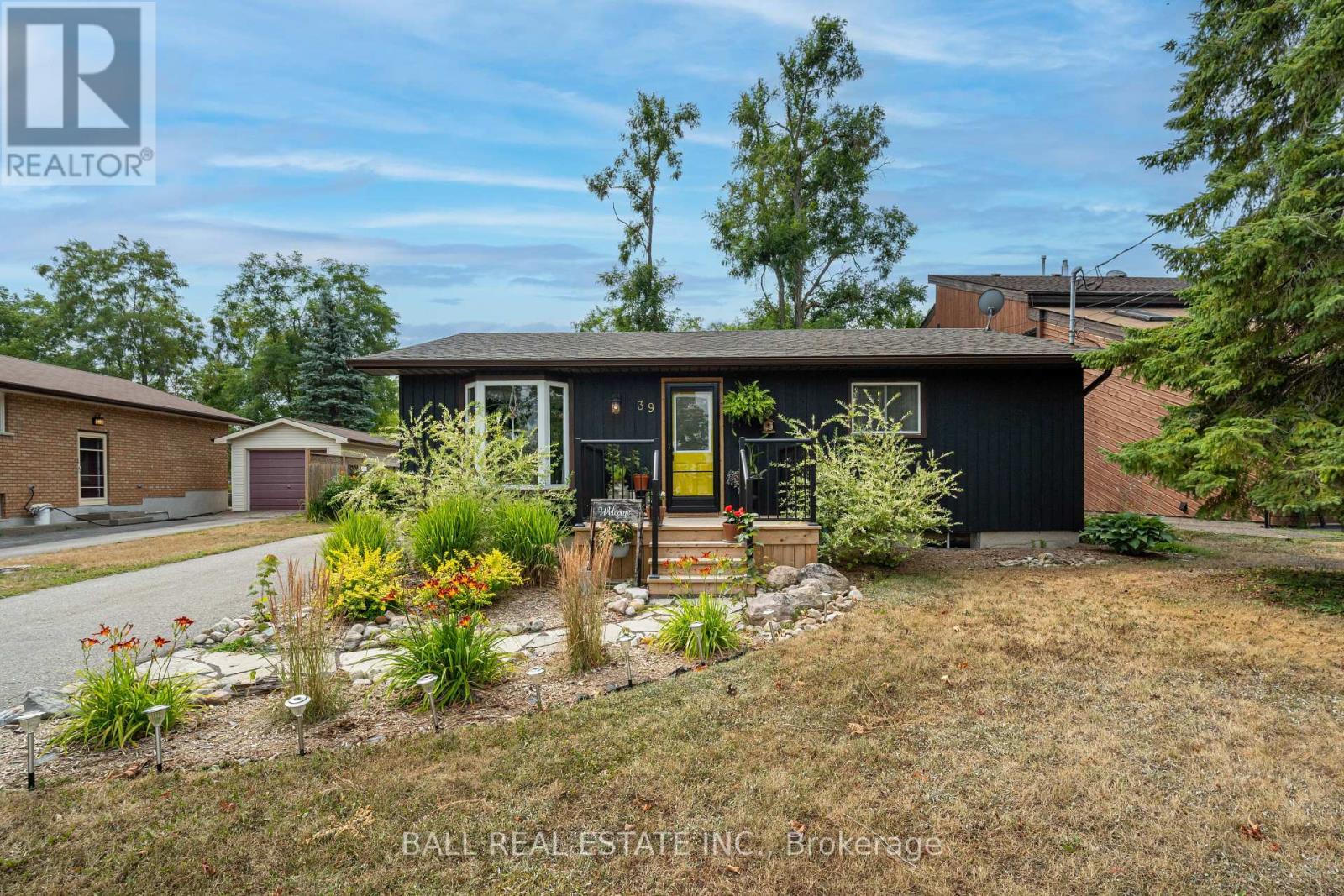 Photo 4 of 39 Bishop Street, Selwyn ON
