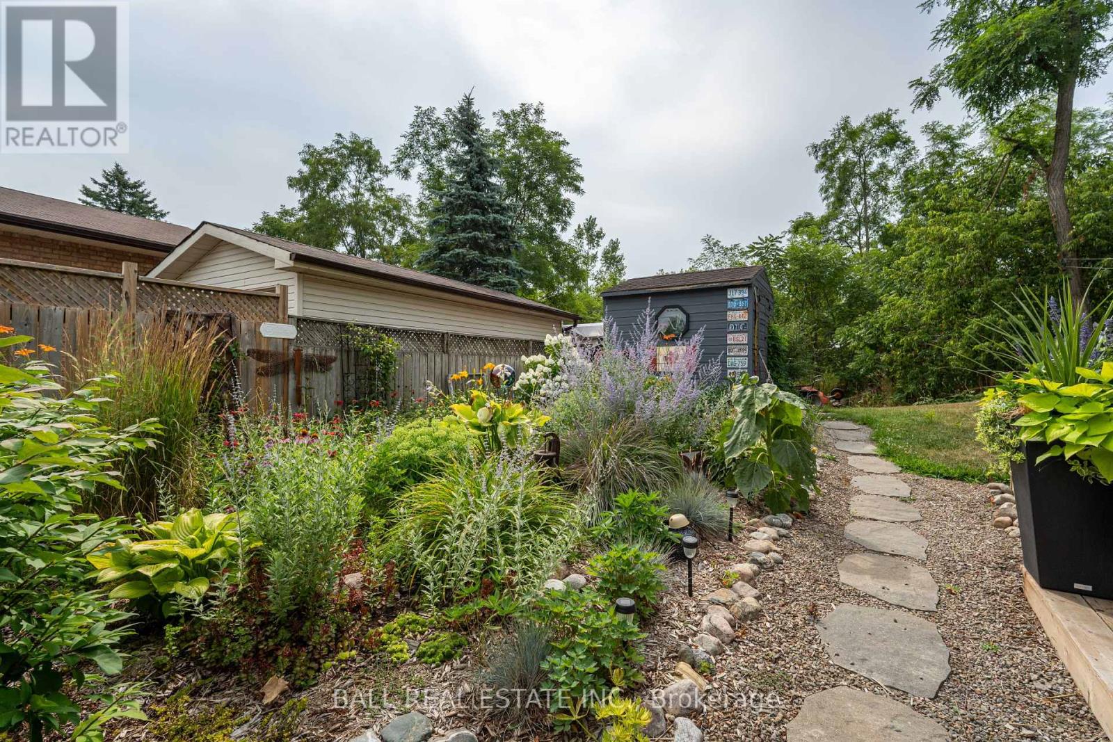 Photo 9 of 39 Bishop Street, Selwyn ON