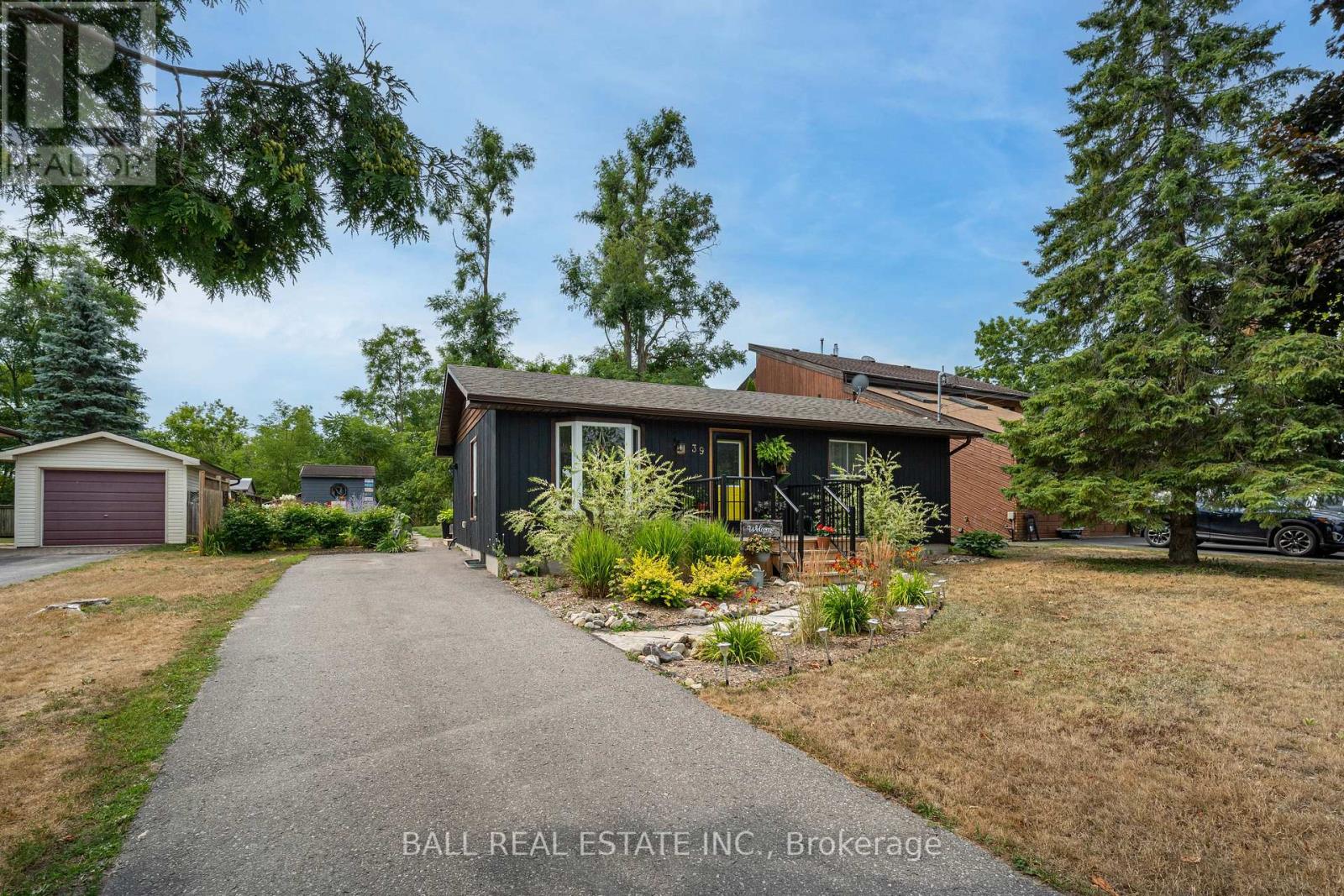 Photo 20 of 39 Bishop Street, Selwyn ON